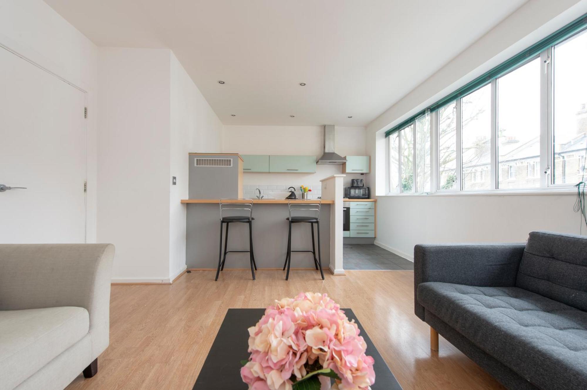 Modern Luxury Apartment By Bow Road Station ลอนดอน ภายนอก รูปภาพ