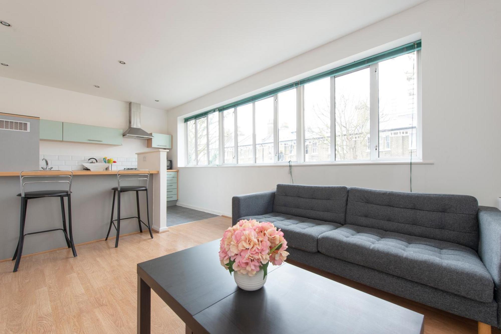 Modern Luxury Apartment By Bow Road Station ลอนดอน ภายนอก รูปภาพ