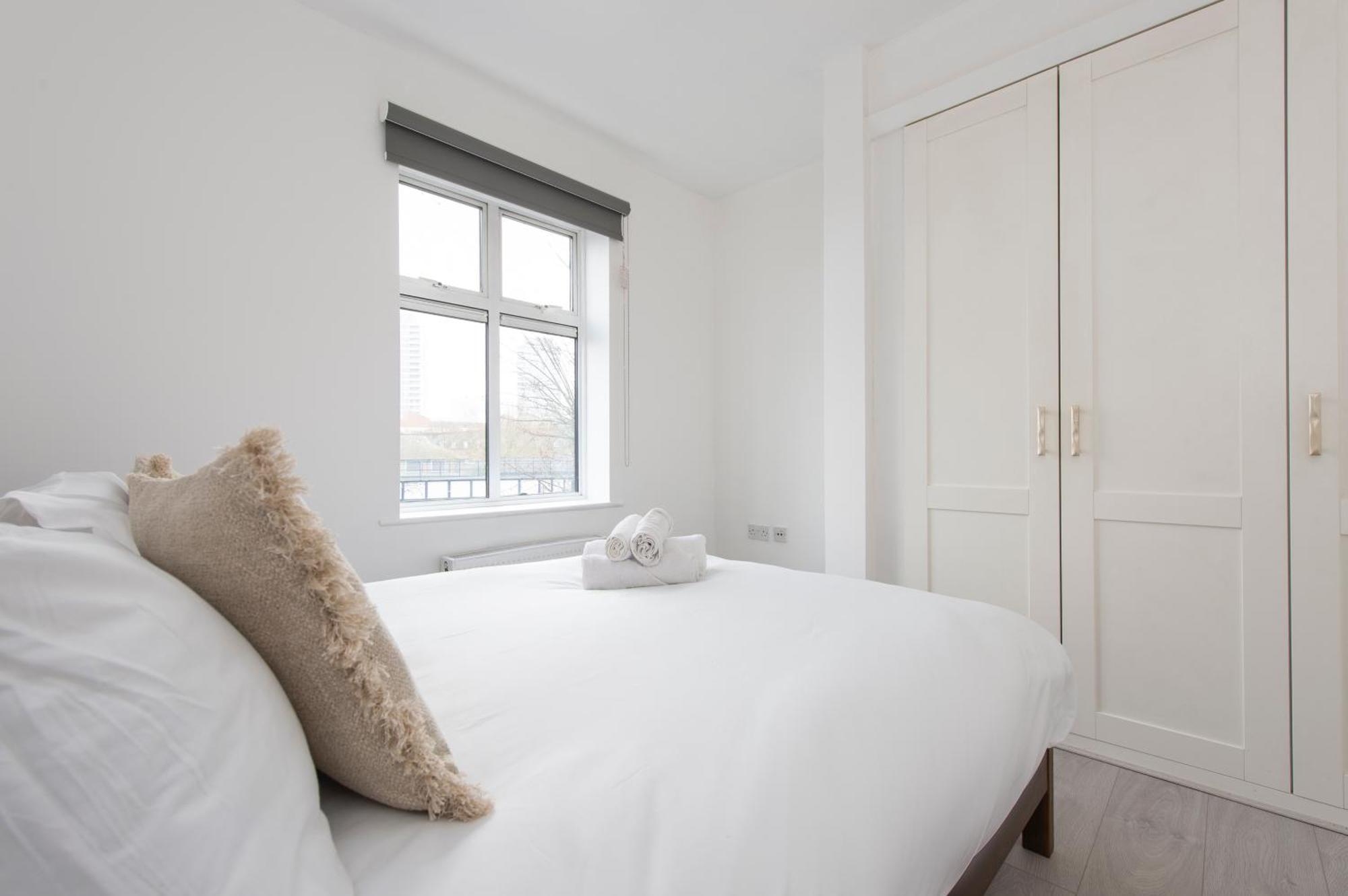 Modern Luxury Apartment By Bow Road Station ลอนดอน ภายนอก รูปภาพ