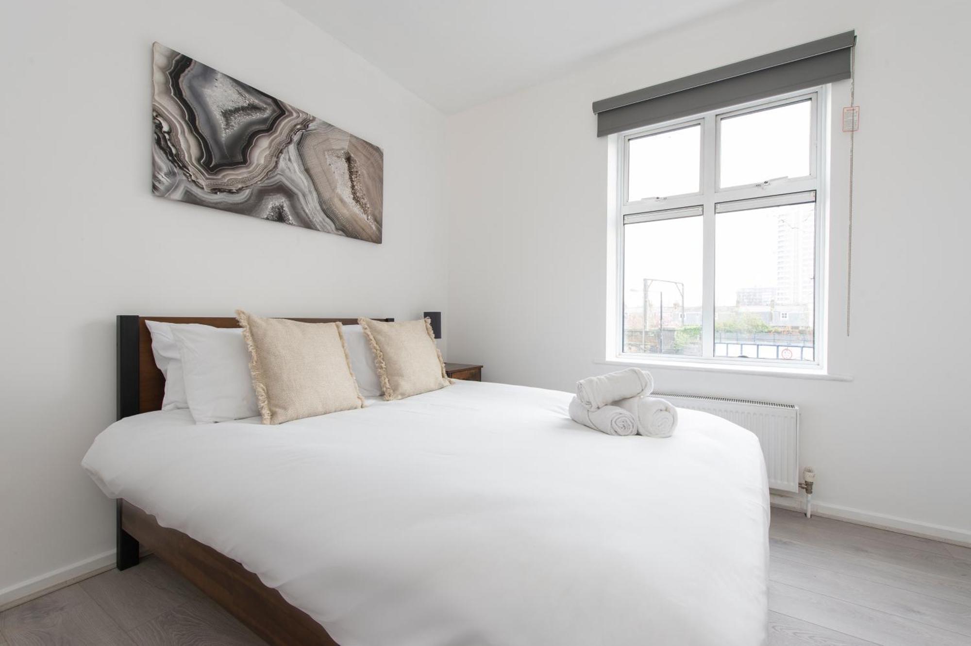 Modern Luxury Apartment By Bow Road Station ลอนดอน ภายนอก รูปภาพ