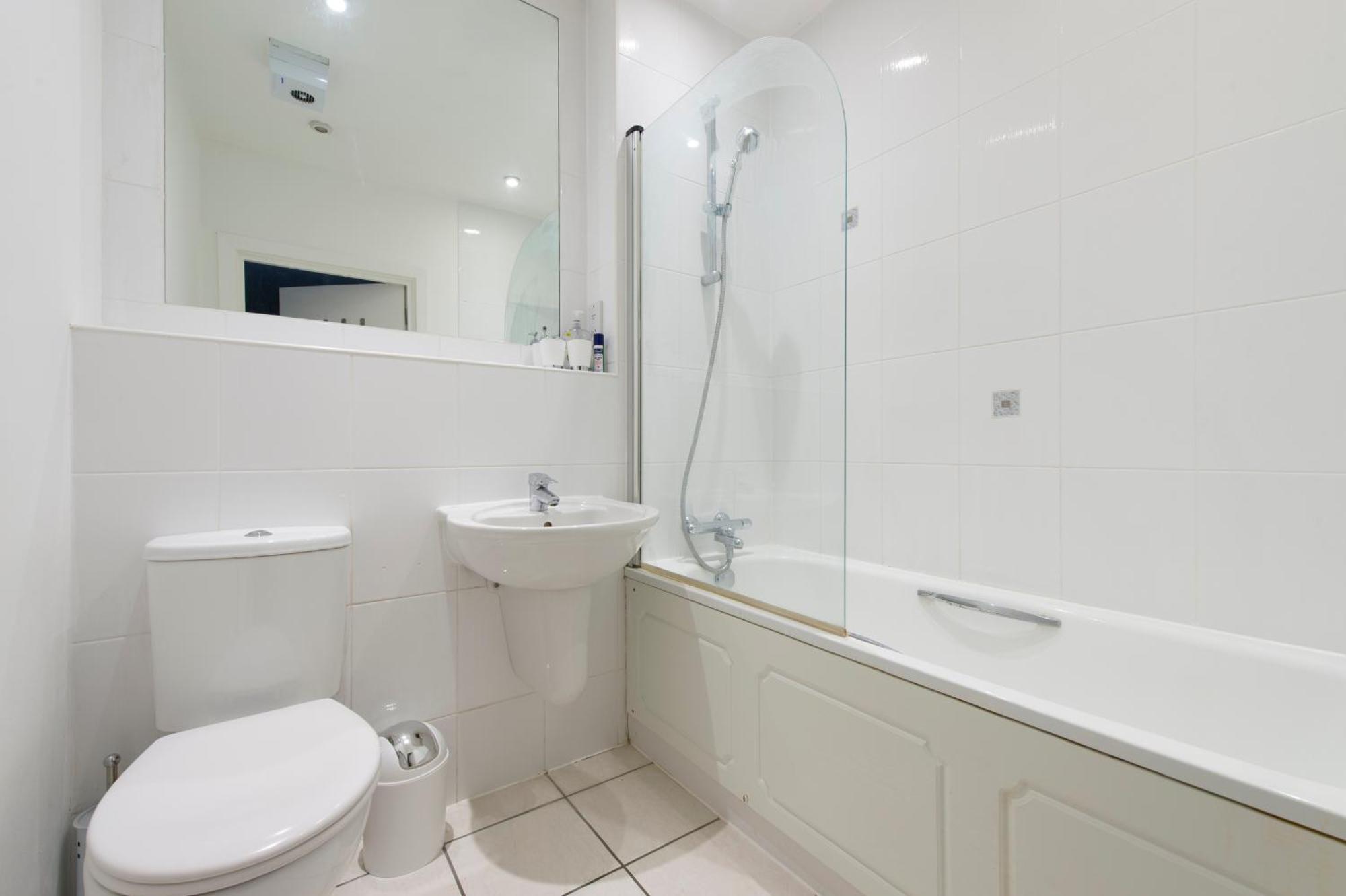 Modern Luxury Apartment By Bow Road Station ลอนดอน ภายนอก รูปภาพ