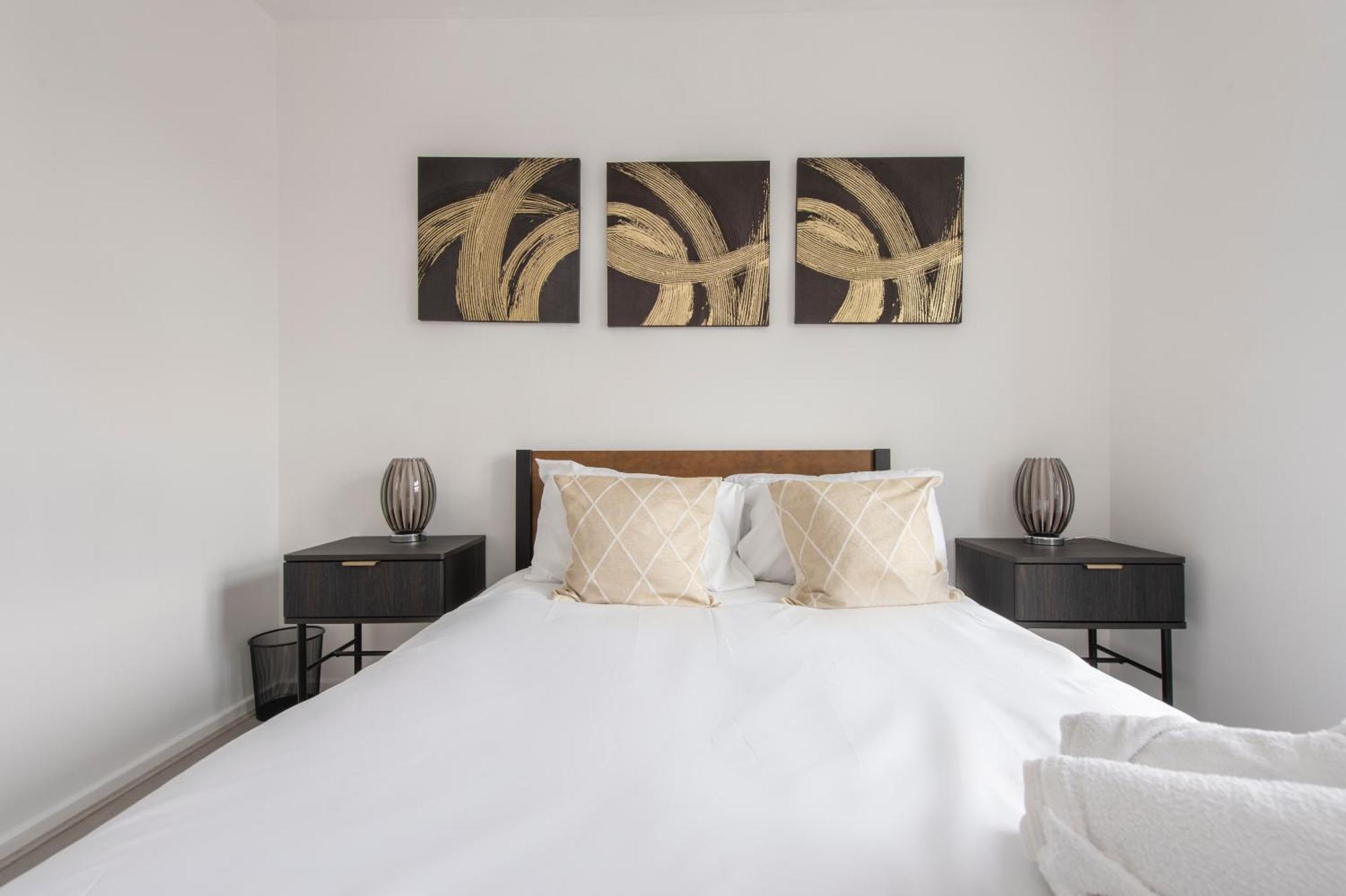 Modern Luxury Apartment By Bow Road Station ลอนดอน ภายนอก รูปภาพ